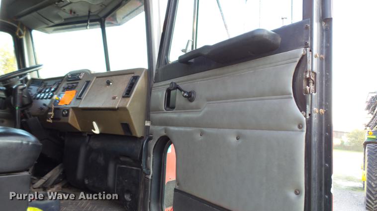 image for item DC2578 1999 Peterbilt 330 tank truck