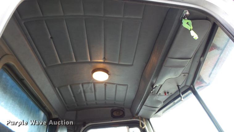 image for item DC2578 1999 Peterbilt 330 tank truck