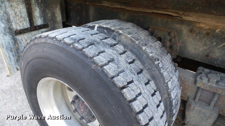 image for item DC2578 1999 Peterbilt 330 tank truck