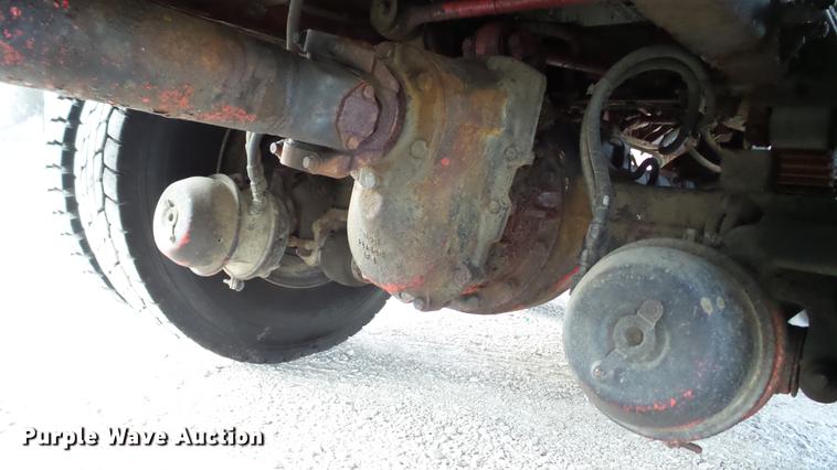 image for item DC2578 1999 Peterbilt 330 tank truck