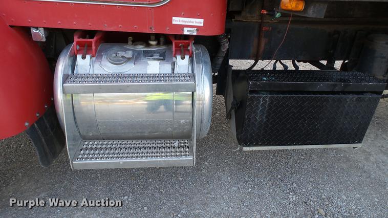 image for item DC2578 1999 Peterbilt 330 tank truck