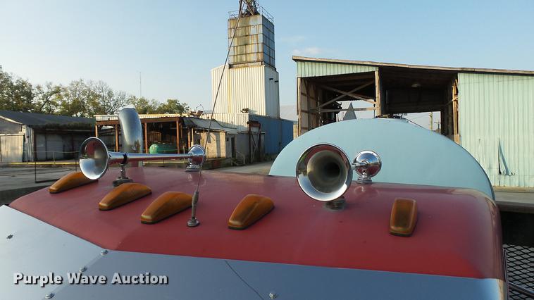 image for item DC2578 1999 Peterbilt 330 tank truck