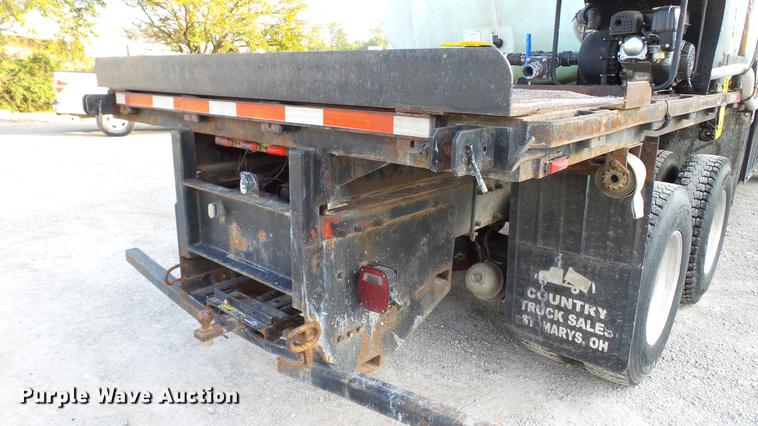 image for item DC2578 1999 Peterbilt 330 tank truck