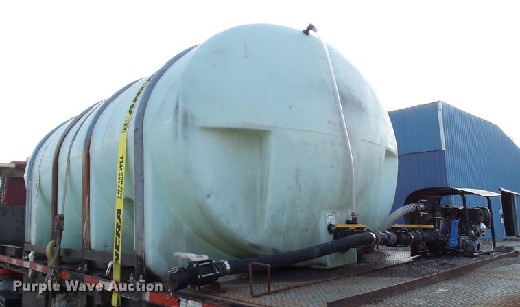 image for item DC2578 1999 Peterbilt 330 tank truck