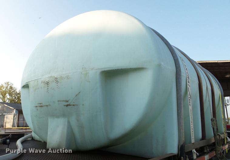 image for item DC2578 1999 Peterbilt 330 tank truck