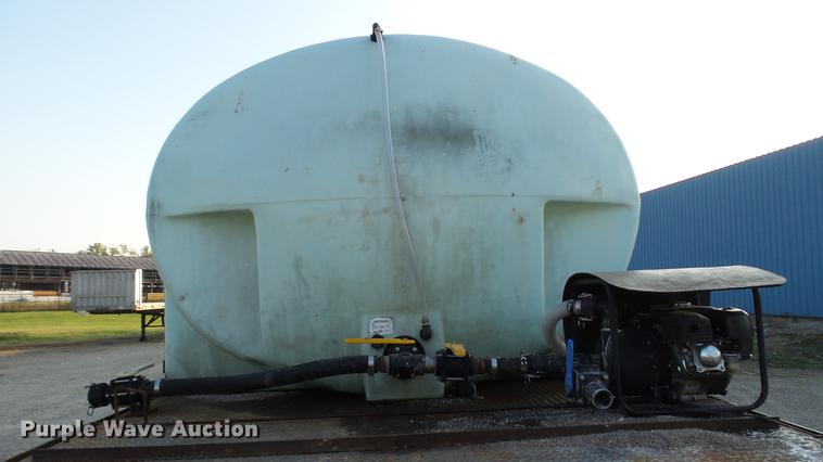 image for item DC2578 1999 Peterbilt 330 tank truck