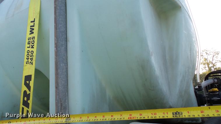 image for item DC2578 1999 Peterbilt 330 tank truck