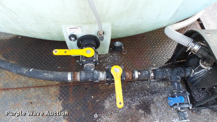 image for item DC2578 1999 Peterbilt 330 tank truck