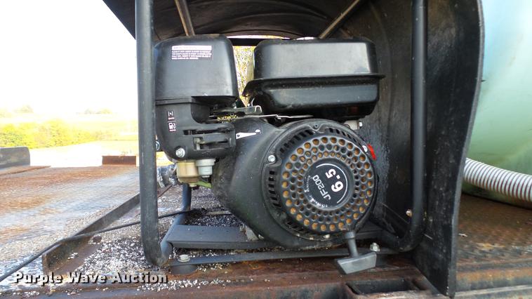 image for item DC2578 1999 Peterbilt 330 tank truck