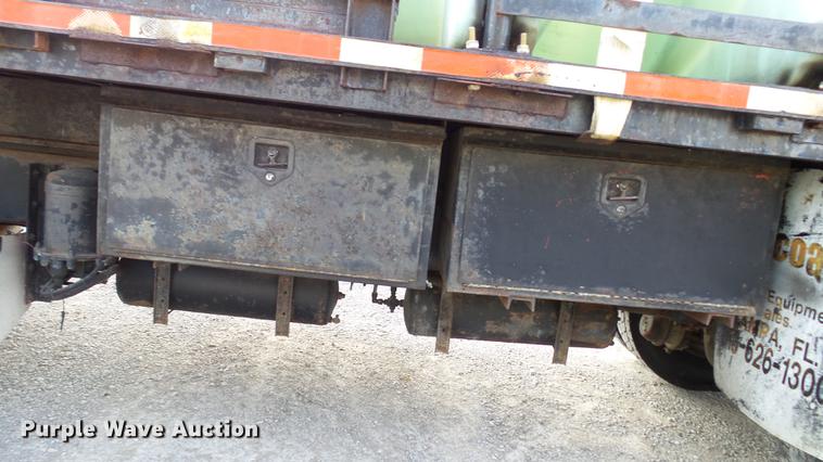 image for item DC2578 1999 Peterbilt 330 tank truck