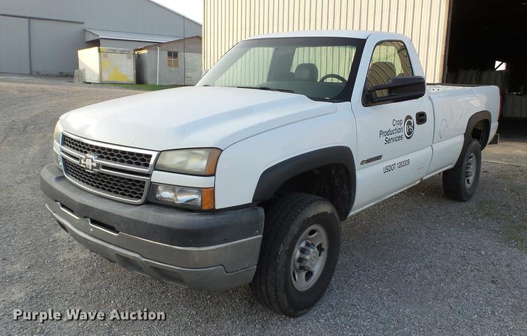 image for item DC2580 2005 Chevrolet Silverado 2500HD pickup truck