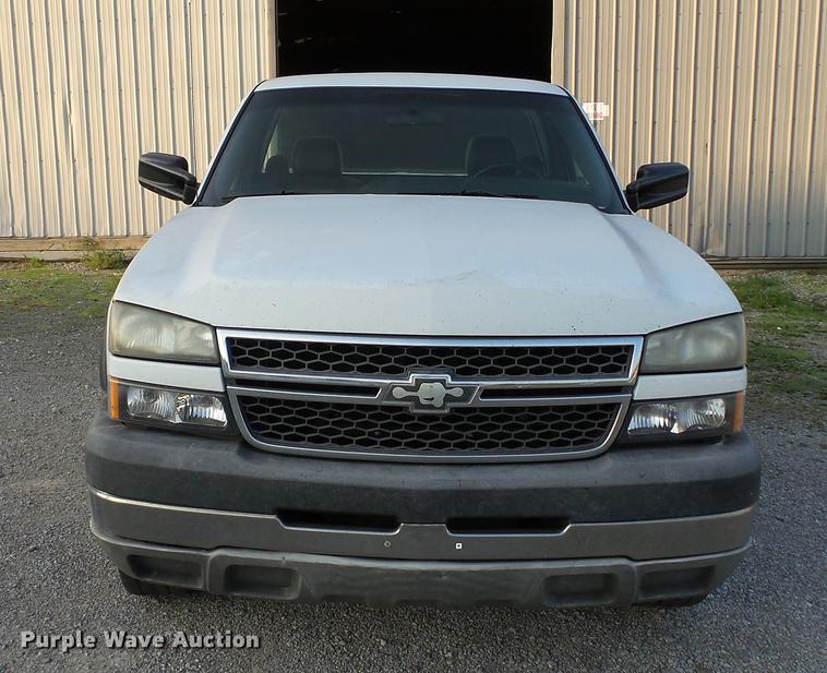 image for item DC2580 2005 Chevrolet Silverado 2500HD pickup truck
