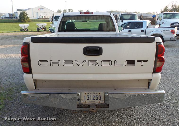 image for item DC2580 2005 Chevrolet Silverado 2500HD pickup truck