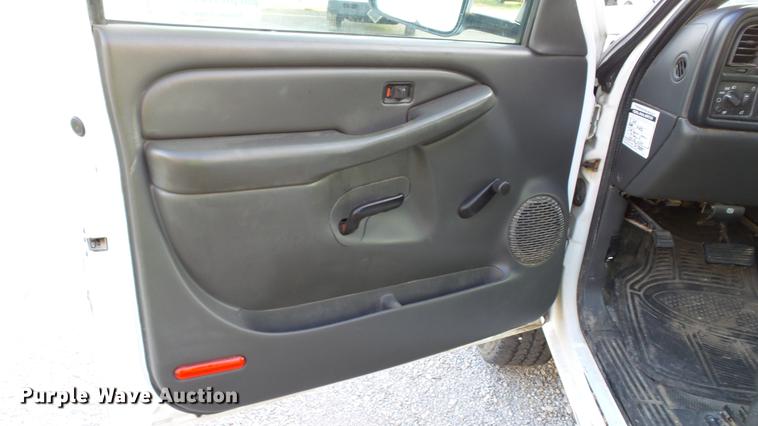 image for item DC2580 2005 Chevrolet Silverado 2500HD pickup truck