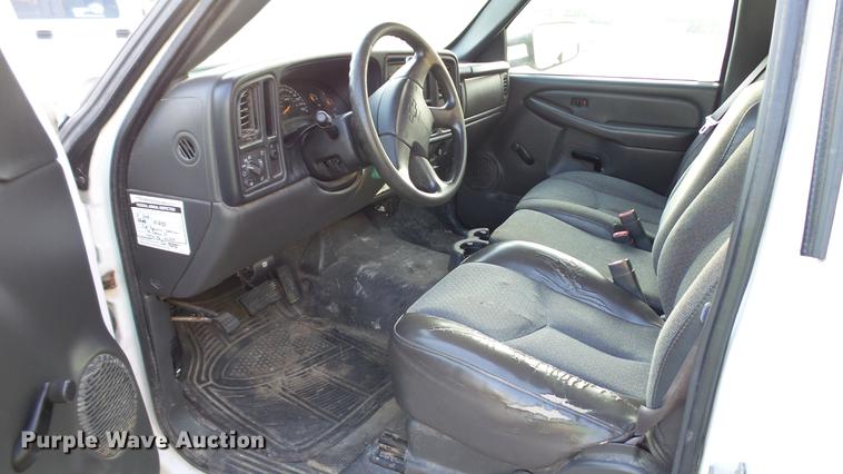 image for item DC2580 2005 Chevrolet Silverado 2500HD pickup truck