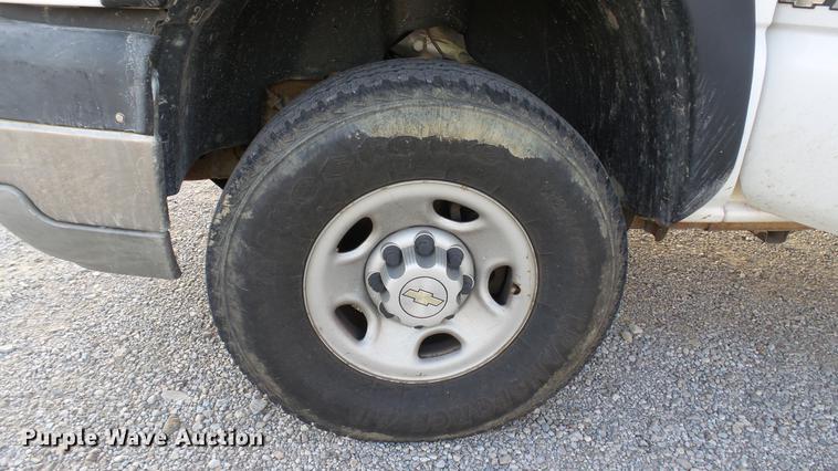 image for item DC2580 2005 Chevrolet Silverado 2500HD pickup truck
