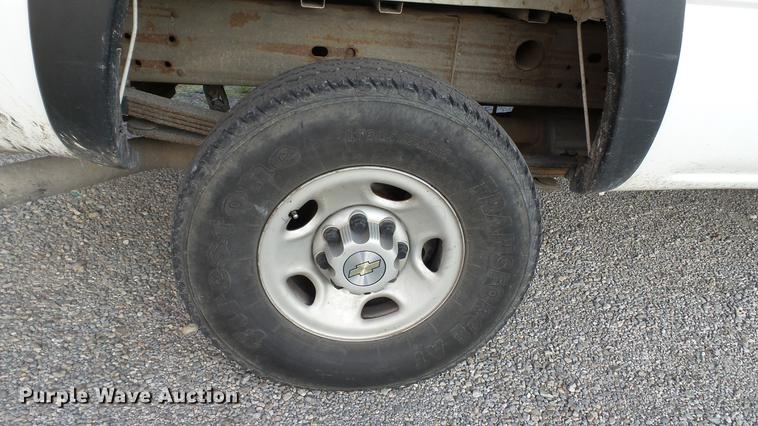 image for item DC2580 2005 Chevrolet Silverado 2500HD pickup truck