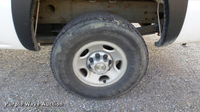 image for item DC2580 2005 Chevrolet Silverado 2500HD pickup truck