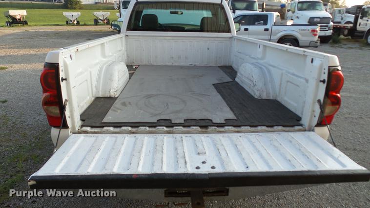 image for item DC2580 2005 Chevrolet Silverado 2500HD pickup truck