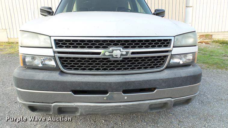 image for item DC2580 2005 Chevrolet Silverado 2500HD pickup truck