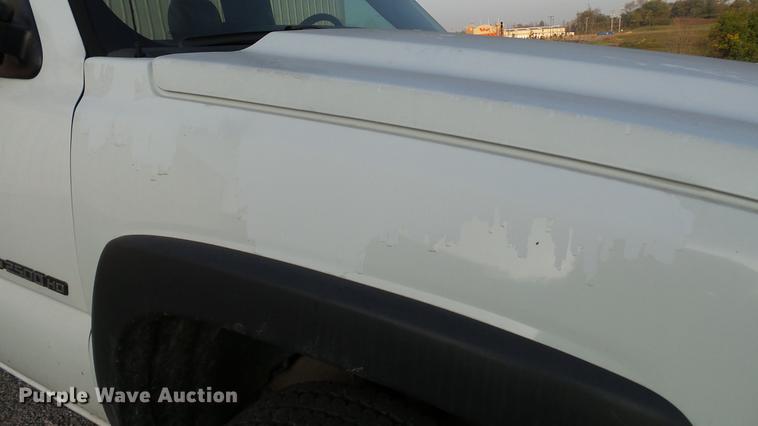 image for item DC2580 2005 Chevrolet Silverado 2500HD pickup truck