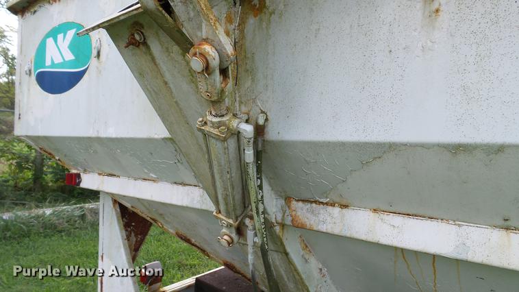 image for item DC2583 Parker 1500R seed tender