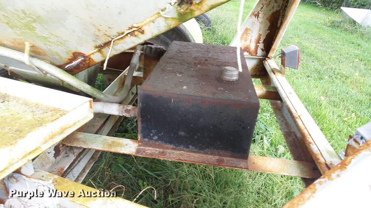 image for item DC2583 Parker 1500R seed tender