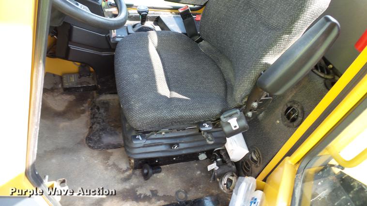 image for item DC2587 2013 SpraCoupe 4660 self-propelled sprayer