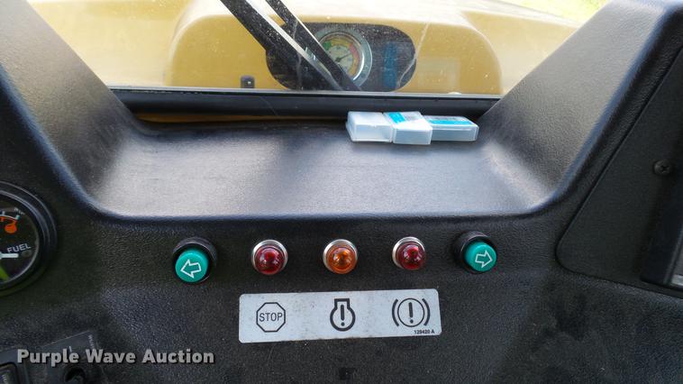 image for item DC2587 2013 SpraCoupe 4660 self-propelled sprayer