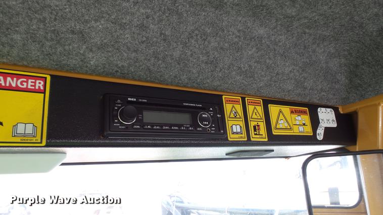 image for item DC2587 2013 SpraCoupe 4660 self-propelled sprayer