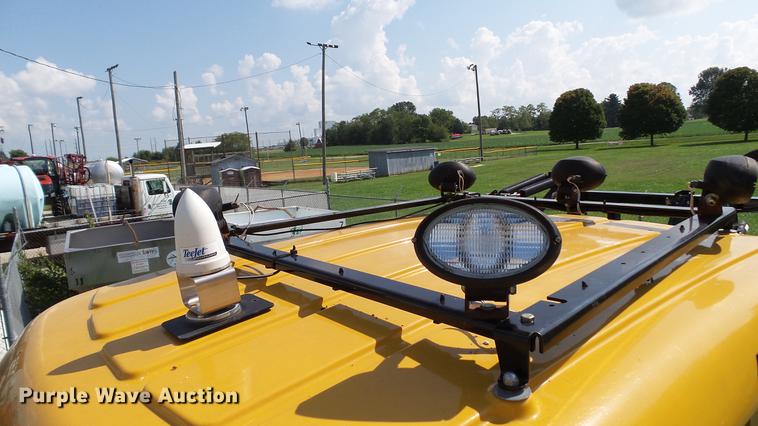 image for item DC2587 2013 SpraCoupe 4660 self-propelled sprayer