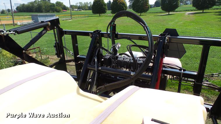 image for item DC2587 2013 SpraCoupe 4660 self-propelled sprayer