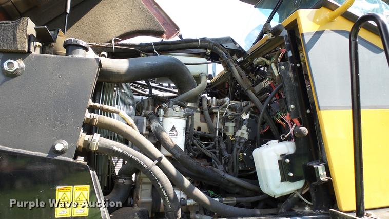 image for item DC2587 2013 SpraCoupe 4660 self-propelled sprayer