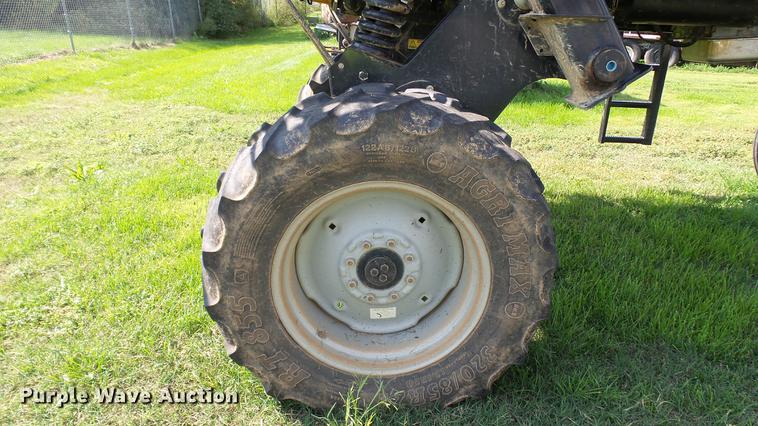 image for item DC2587 2013 SpraCoupe 4660 self-propelled sprayer