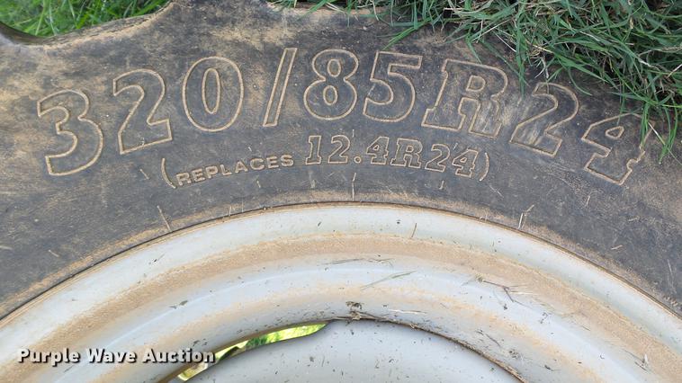 image for item DC2587 2013 SpraCoupe 4660 self-propelled sprayer