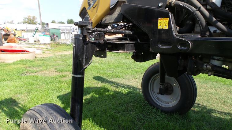 image for item DC2587 2013 SpraCoupe 4660 self-propelled sprayer