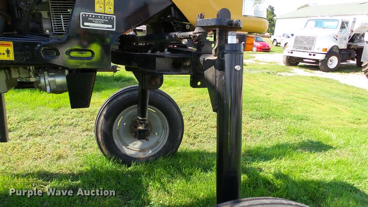 image for item DC2587 2013 SpraCoupe 4660 self-propelled sprayer