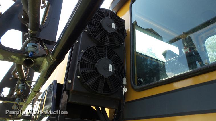 image for item DC2587 2013 SpraCoupe 4660 self-propelled sprayer