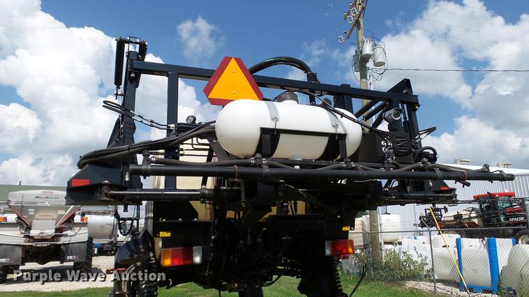 image for item DC2587 2013 SpraCoupe 4660 self-propelled sprayer