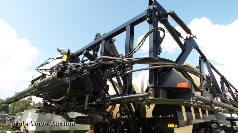 image for item DC2587 2013 SpraCoupe 4660 self-propelled sprayer