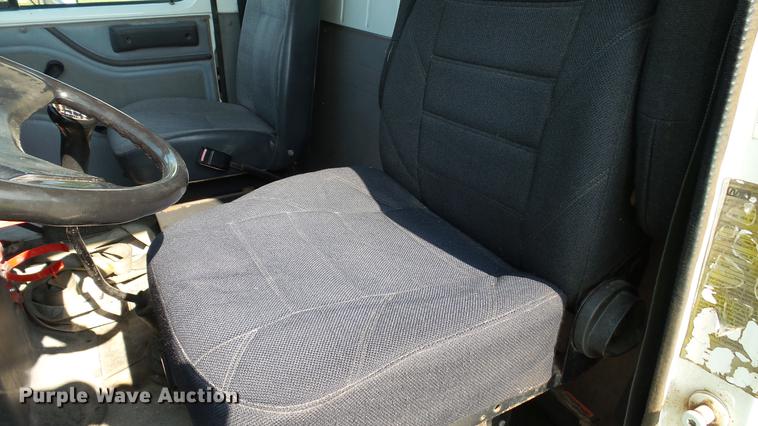 image for item DC2588 1997 International 4700 box truck