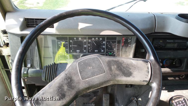 image for item DC2588 1997 International 4700 box truck