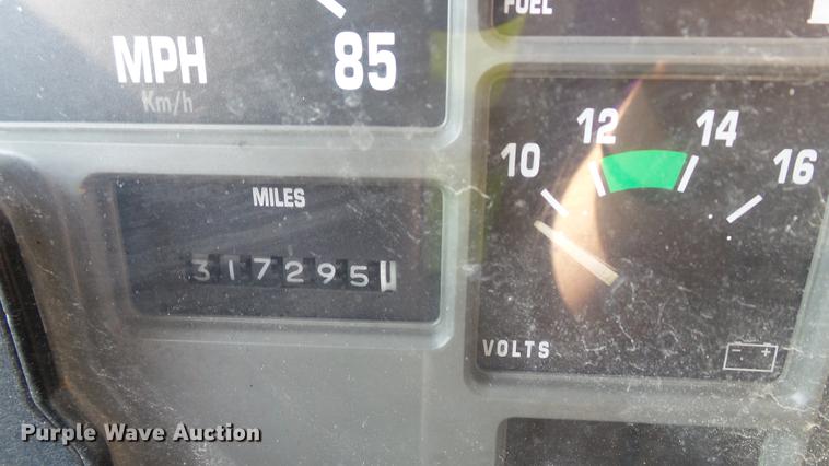 image for item DC2588 1997 International 4700 box truck