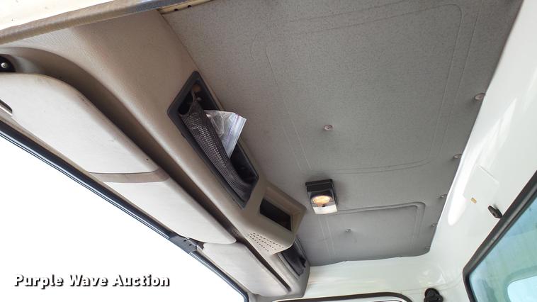 image for item DC2588 1997 International 4700 box truck