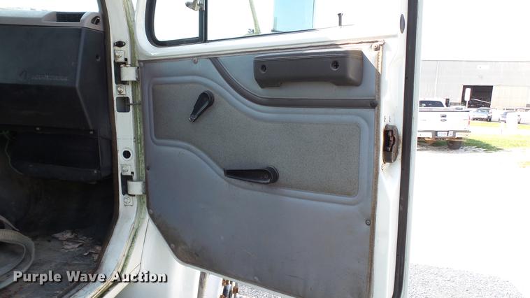 image for item DC2588 1997 International 4700 box truck