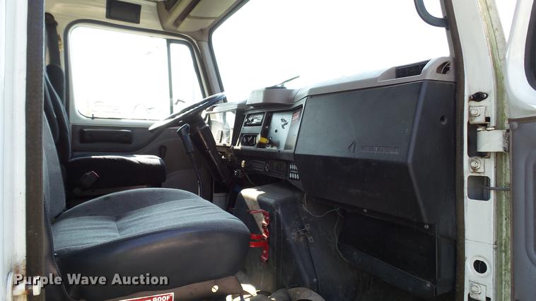 image for item DC2588 1997 International 4700 box truck