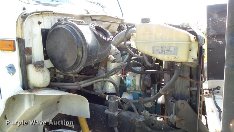 image for item DC2588 1997 International 4700 box truck