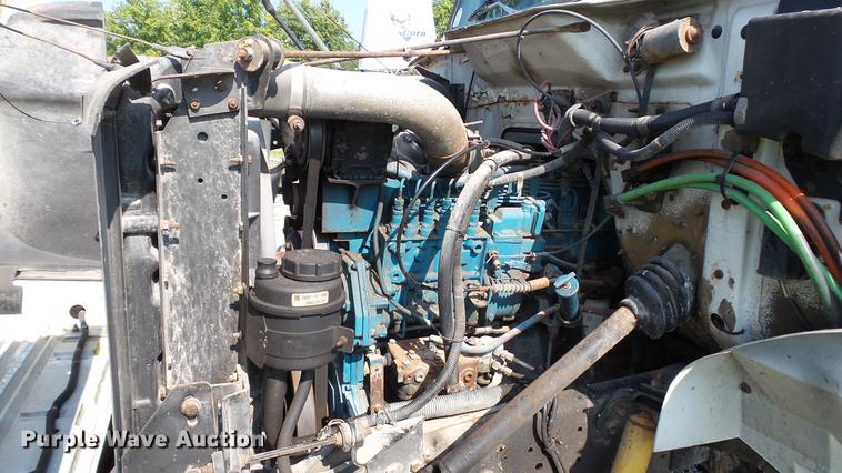 image for item DC2588 1997 International 4700 box truck