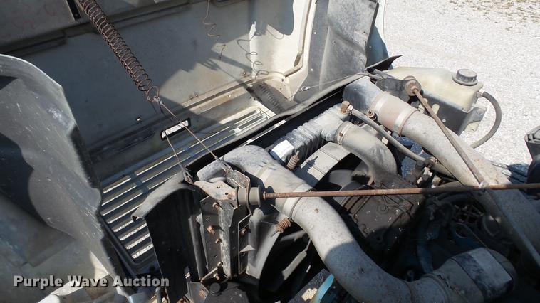 image for item DC2588 1997 International 4700 box truck