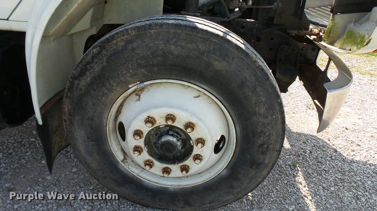 image for item DC2588 1997 International 4700 box truck